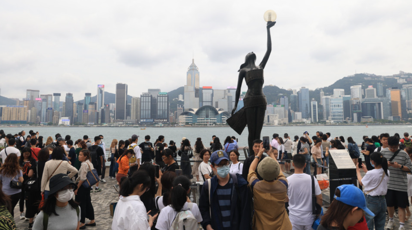 崔定邦：訪港旅客數(shù)字理想 中秋節(jié)慶活動(dòng)對(duì)內(nèi)地客具吸引力