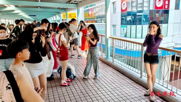 【圖集】內(nèi)地旅客鍾情深度遊 旺角行人天橋成打卡熱點