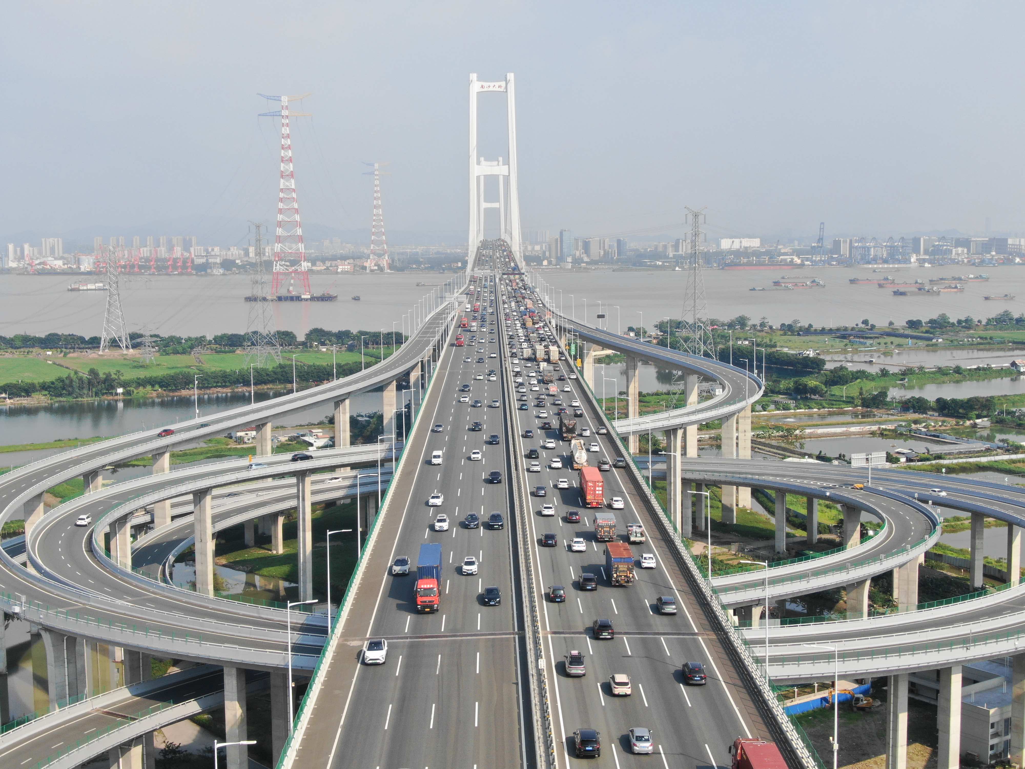 國慶中秋假期最後一天，國鐵廣州局預計發(fā)送旅客283.3萬人次