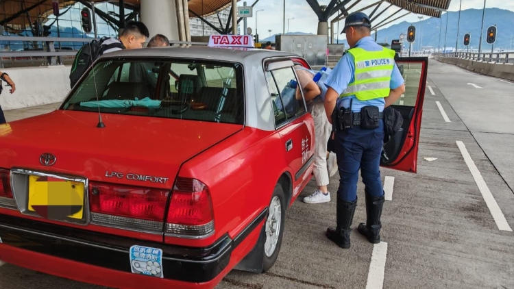 警大嶼山放蛇打擊黑的 61歲司機(jī)涉濫收車資被捕