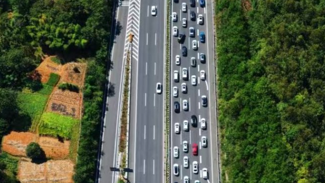 24.33億人次！國慶中秋假期中國交通出行創(chuàng)歷史新高