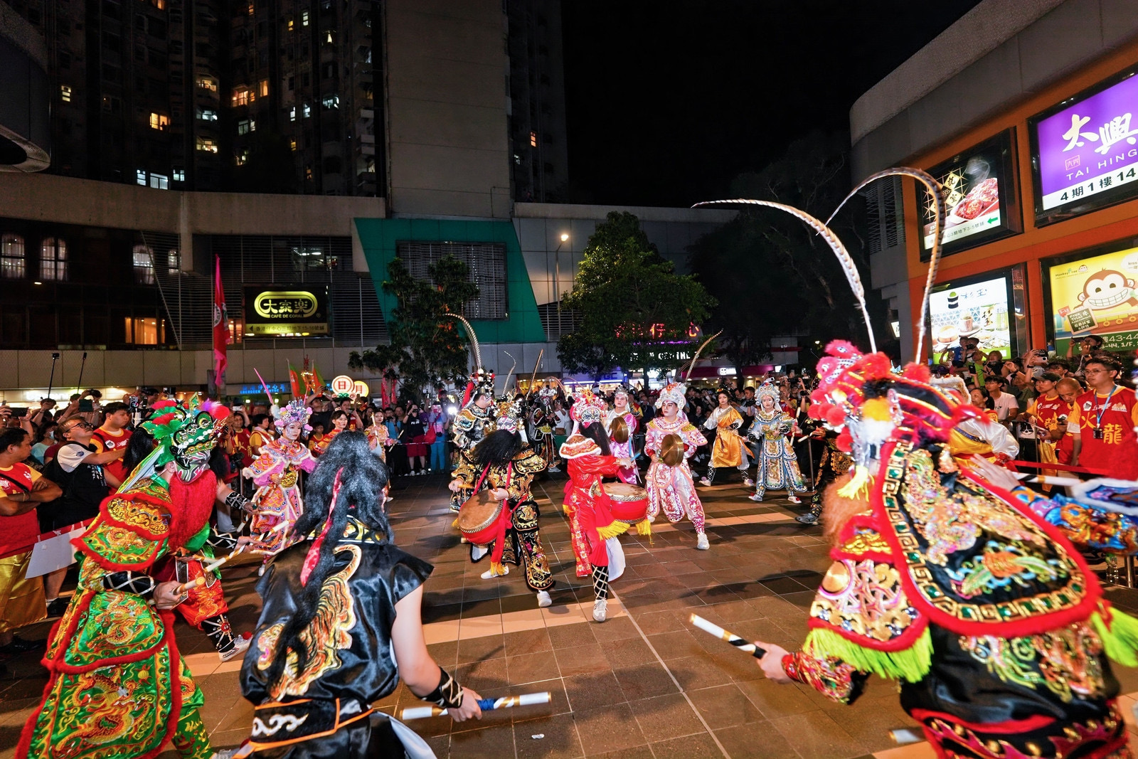深圳福田組團(tuán)赴香港南區(qū)參加香港仔中秋火龍盛會(huì)
