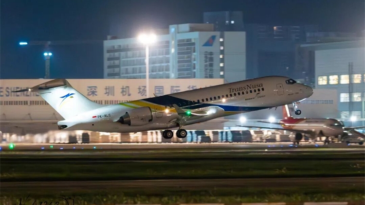 國(guó)產(chǎn)客機(jī)C909深圳首飛 深圳直飛印尼美娜多航線(xiàn)開(kāi)通！