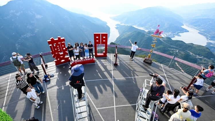 國(guó)慶中秋8天假 文旅市場(chǎng)破紀(jì)錄：國(guó)內(nèi)出遊8.88億人次 總消費(fèi)超8090億元