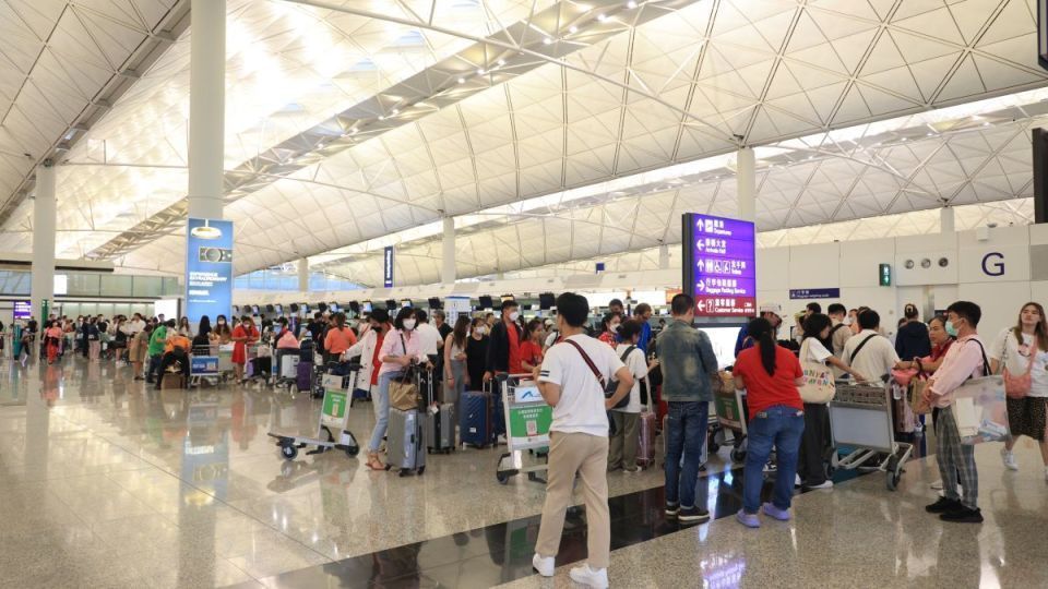 【港商時(shí)評】「經(jīng)港飛」大有文章可做