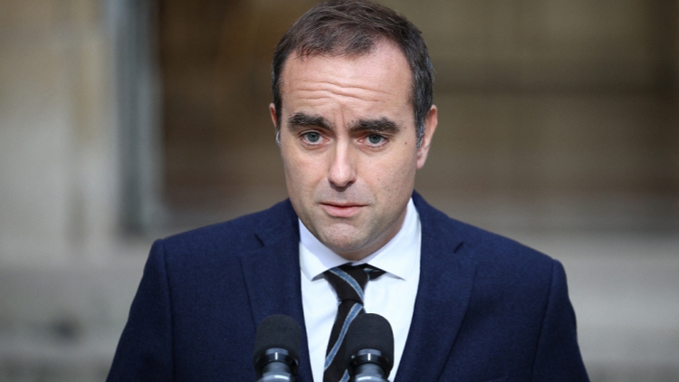 剛辭職4天又獲任命 法國總理為何還是他？