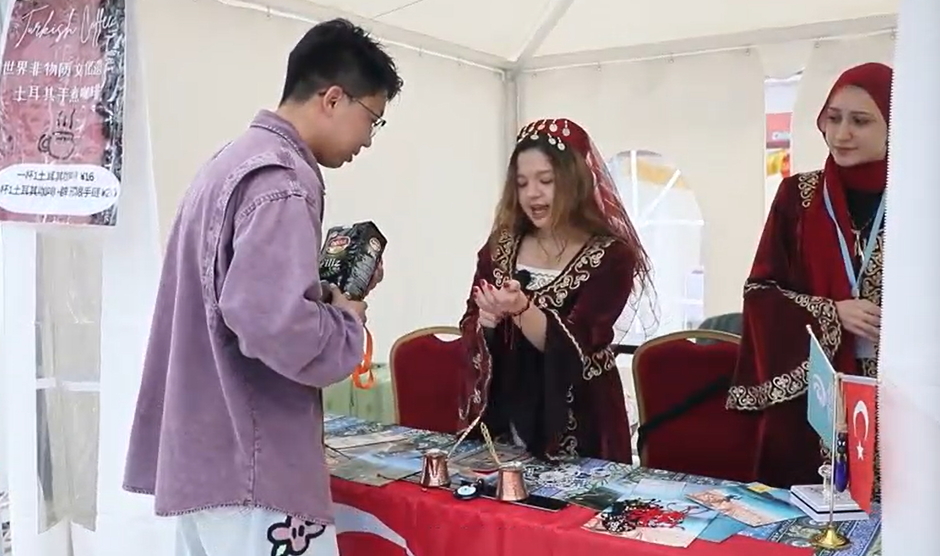 【視聽(tīng)山東】「洋攤」商品雲(yún)集 引爆假日經(jīng)濟(jì)