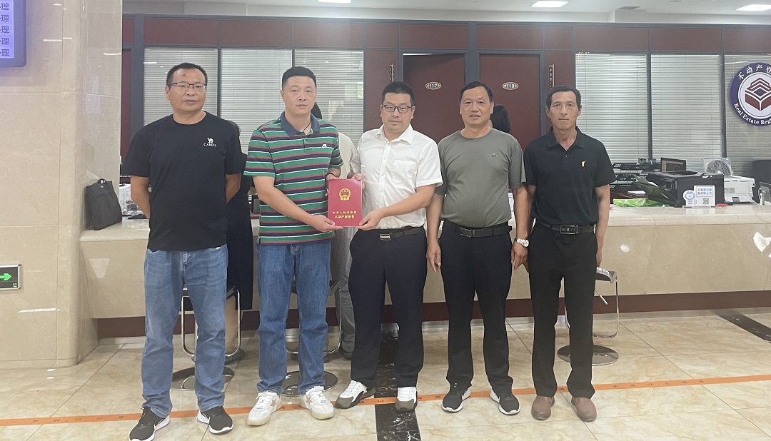 【港商觀察】「治理窪地」變?yōu)椤负献鞲叩亍?休寧插花山辦下「身份證」