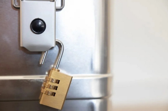 國(guó)安部披露：庫(kù)房管理員網(wǎng)上賣涉密專用裝備數(shù)百件，獲刑7年6個(gè)月