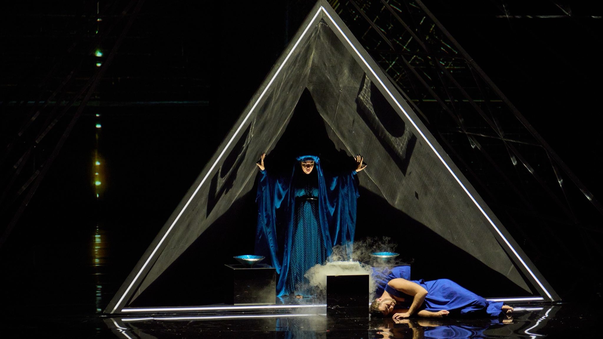 「阿依達(dá)」撼爆 激情怒火 愛恨情仇 