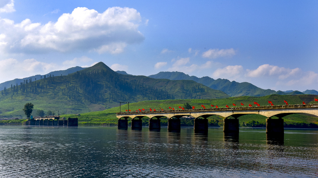 「在那桃花盛開的地方」照進現(xiàn)實！丹東寬甸河口村：「桃」醉河口 紅色鑄魂
