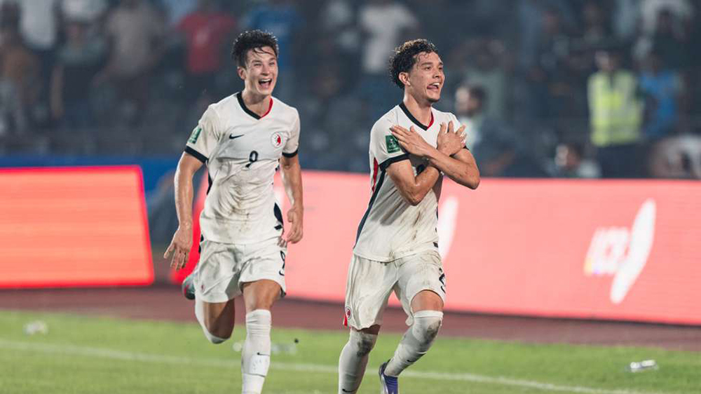 坐爆啟德氣勢盛 港隊乘勇?lián)鋼裘霞永? title=