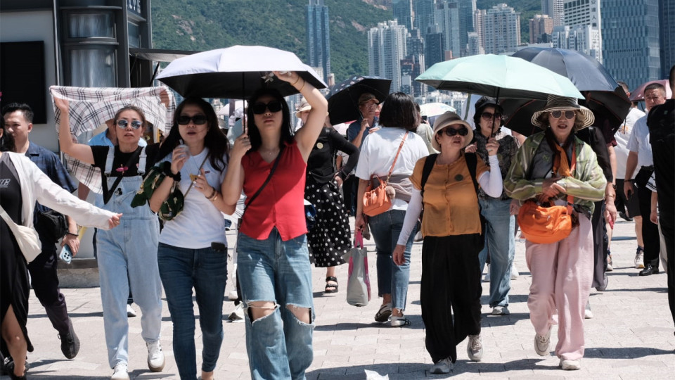 李家超：將研究熱門景點(diǎn)承受上限加強(qiáng)管理