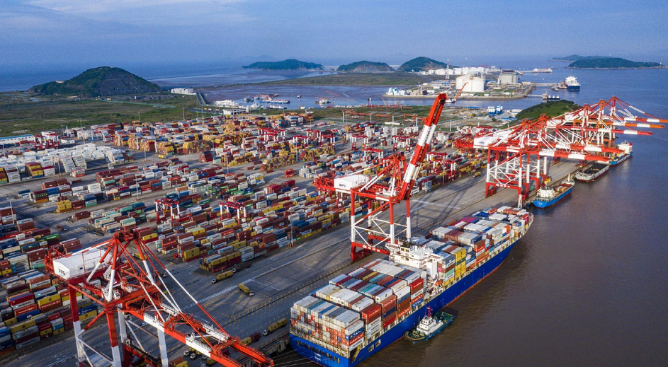 商務(wù)部新聞發(fā)言人就美對(duì)華造船等行業(yè)301調(diào)查限制措施落地答記者問