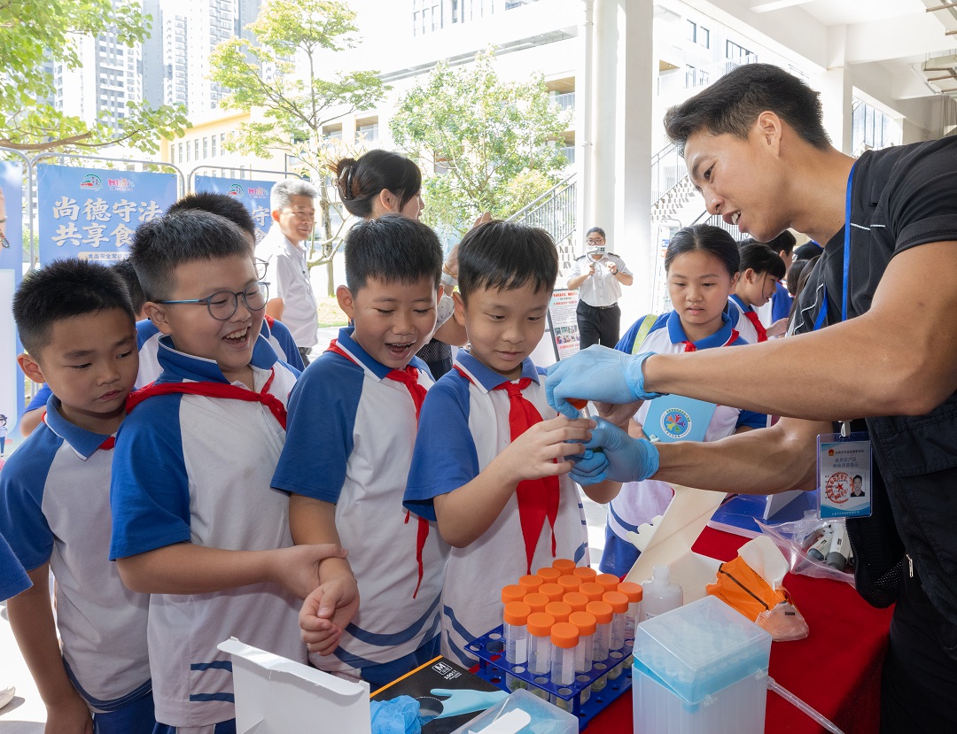食品安全無小事  東莞虎門校園內(nèi)講食品安全