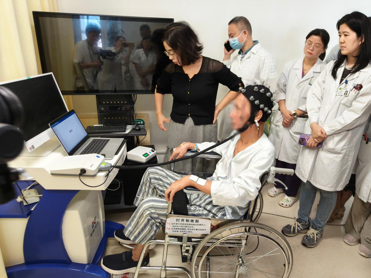 當(dāng)大腦與機(jī)器「對(duì)話」：深圳這家新中心，正在改寫神經(jīng)疾病患者的未來(lái)