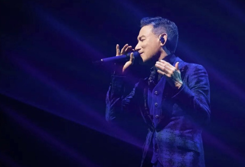 歌神張學(xué)友廈門開唱！64歲劈叉獻(xiàn)唱閩語歌