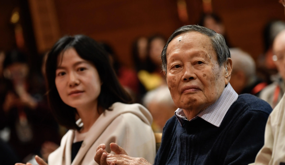 楊振寧逝世 夫人翁帆發(fā)文：他交出了一份滿意答卷