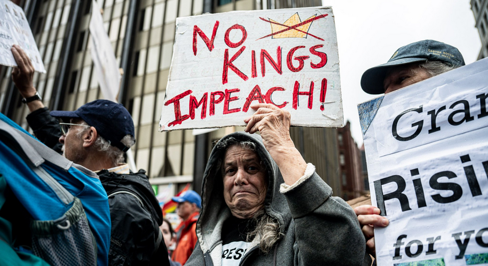 美國多地再次舉行「不要國王」大規(guī)?？棺h活動