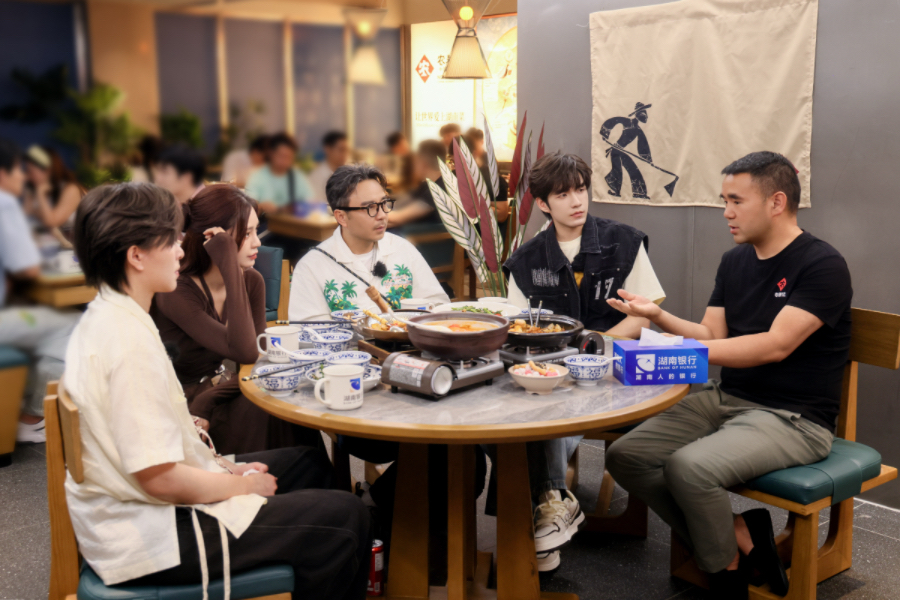 《去「湘」當(dāng)有味的地方》泰國站開播 冠軍廚師天團(tuán)攜地道湘味喚醒曼谷鄉(xiāng)愁