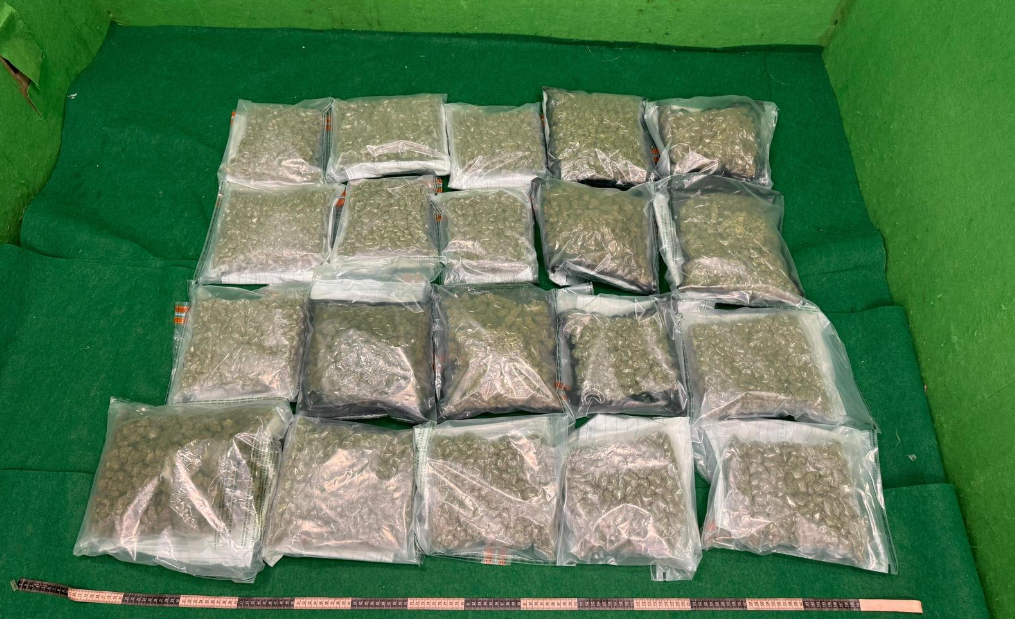 海關(guān)機(jī)場檢獲約26公斤懷疑大麻花 拘捕2人