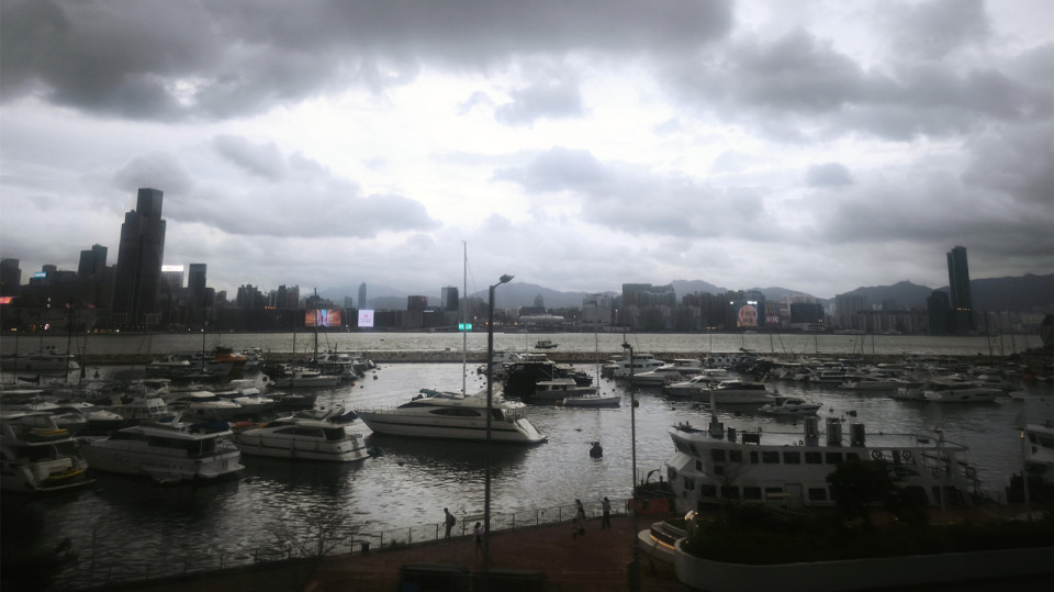 天文臺(tái)：考慮在明日下午5時(shí)至7時(shí)間發(fā)出三號(hào)強(qiáng)風(fēng)信號(hào) 下周氣溫降至19度左右