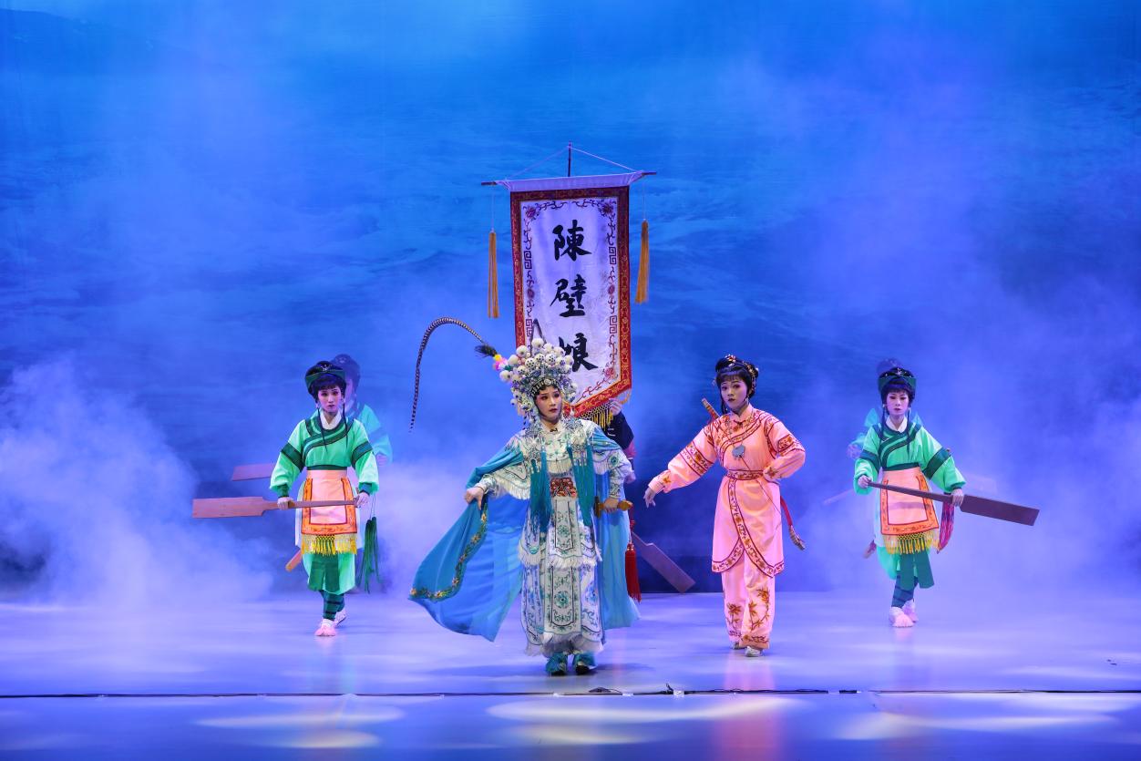 潮劇「圈粉」老中青 深圳光明區(qū)文化館「四季村晚」好戲連臺