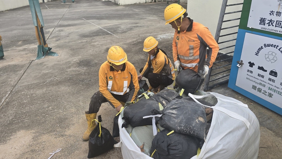 土拓署為受「風(fēng)神」影響市民提供沙包 減低海水淹浸