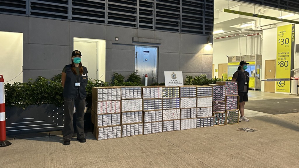 海關(guān)荃灣搗破私煙及另類煙倉庫 檢值610萬元貨物 拘1男