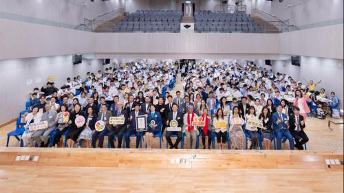 291名港生共書「謙和」 創(chuàng)下硬筆書法世界紀錄