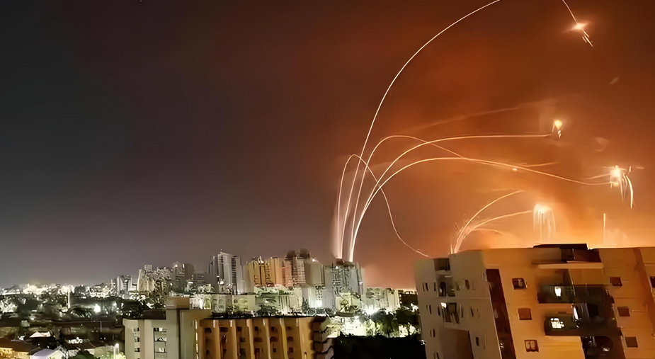 俄羅斯導(dǎo)彈夜襲基輔 烏克蘭大規(guī)模打擊俄化工廠 