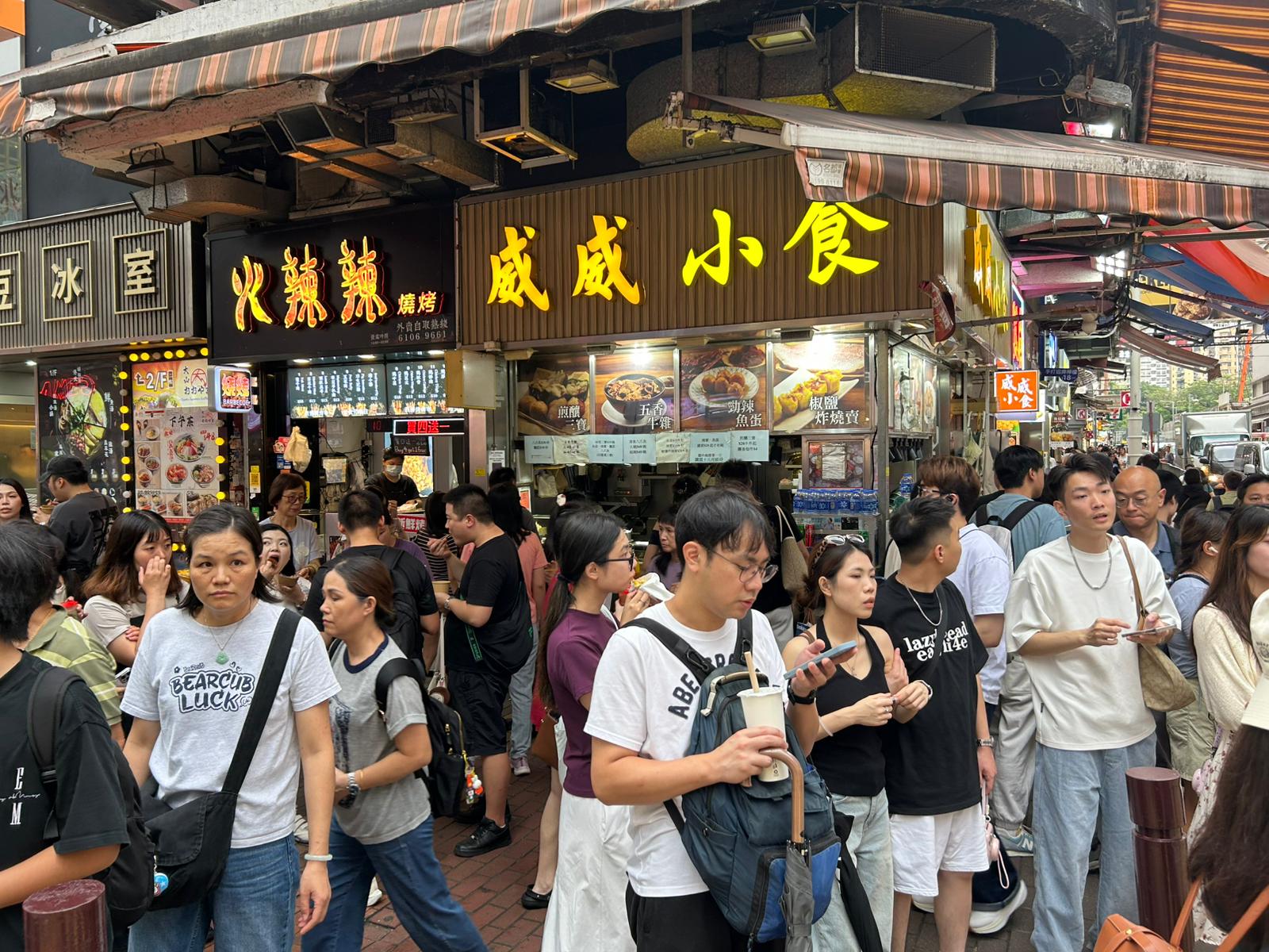 旅遊業(yè)旺港經(jīng)濟(jì)  Q3商舖空置率高位回落