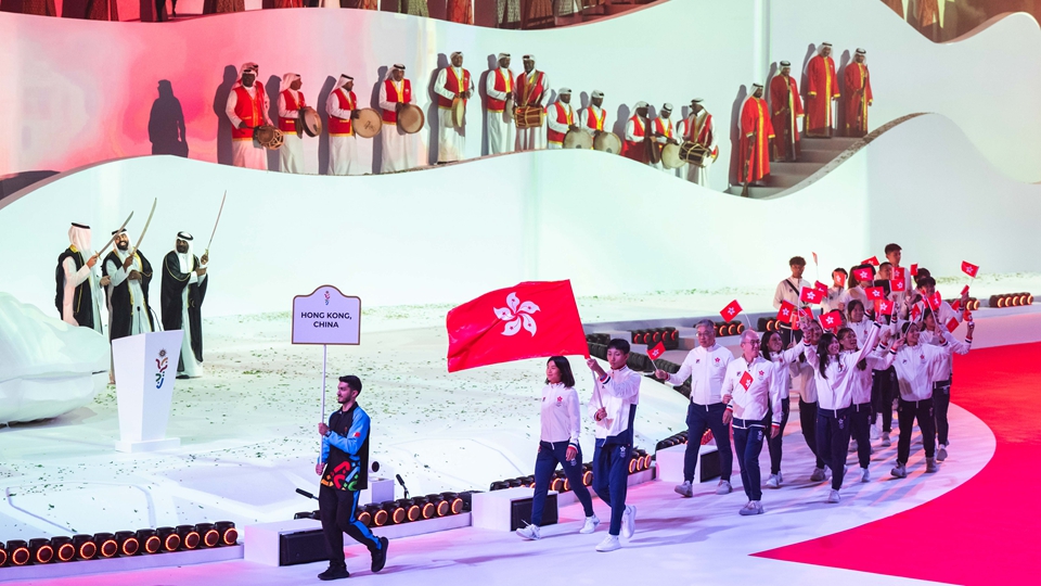 亞青運開幕 羅靖喬及鄭裕禮擔(dān)任持旗手 帶領(lǐng)港隊進場