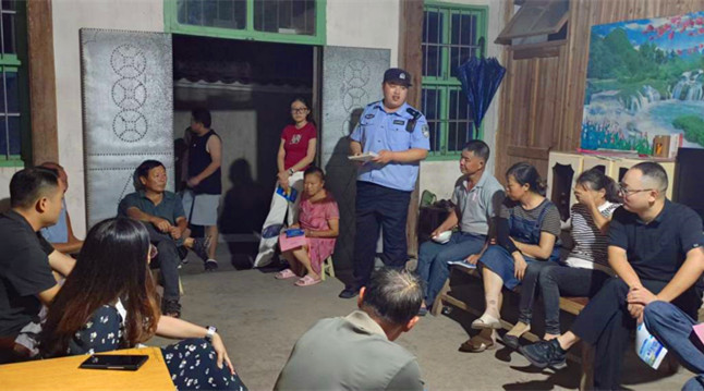 皖黟縣宏潭：戶主會上話反詐 織密鄉(xiāng)村「防護網(wǎng)」