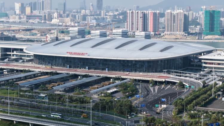 日均160萬(wàn)個(gè)包裹「飛」全球 港珠澳大橋成聯(lián)通內(nèi)外「經(jīng)貿(mào)動(dòng)脈」 