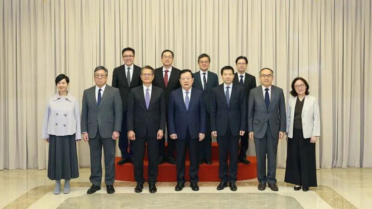 夏寶龍會(huì)見香港特區(qū)考察北京城市副中心、河北雄安新區(qū)代表團(tuán)有關(guān)官員