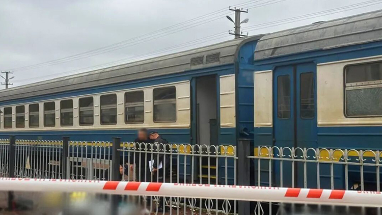 烏克蘭一火車站臺(tái)發(fā)生爆炸襲擊 4死12傷