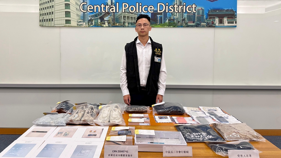 疑遭「點(diǎn)錯(cuò)相」 20歲男子金鐘巴士總站被斬傷 警拘3人