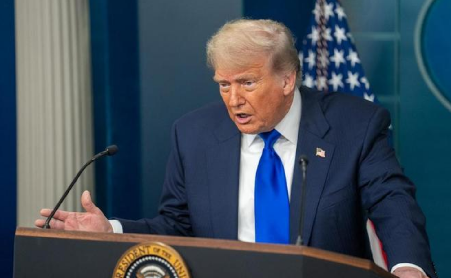 不滿加拿大反關(guān)稅廣告 特朗普宣布對(duì)加方徵收10%額外關(guān)稅