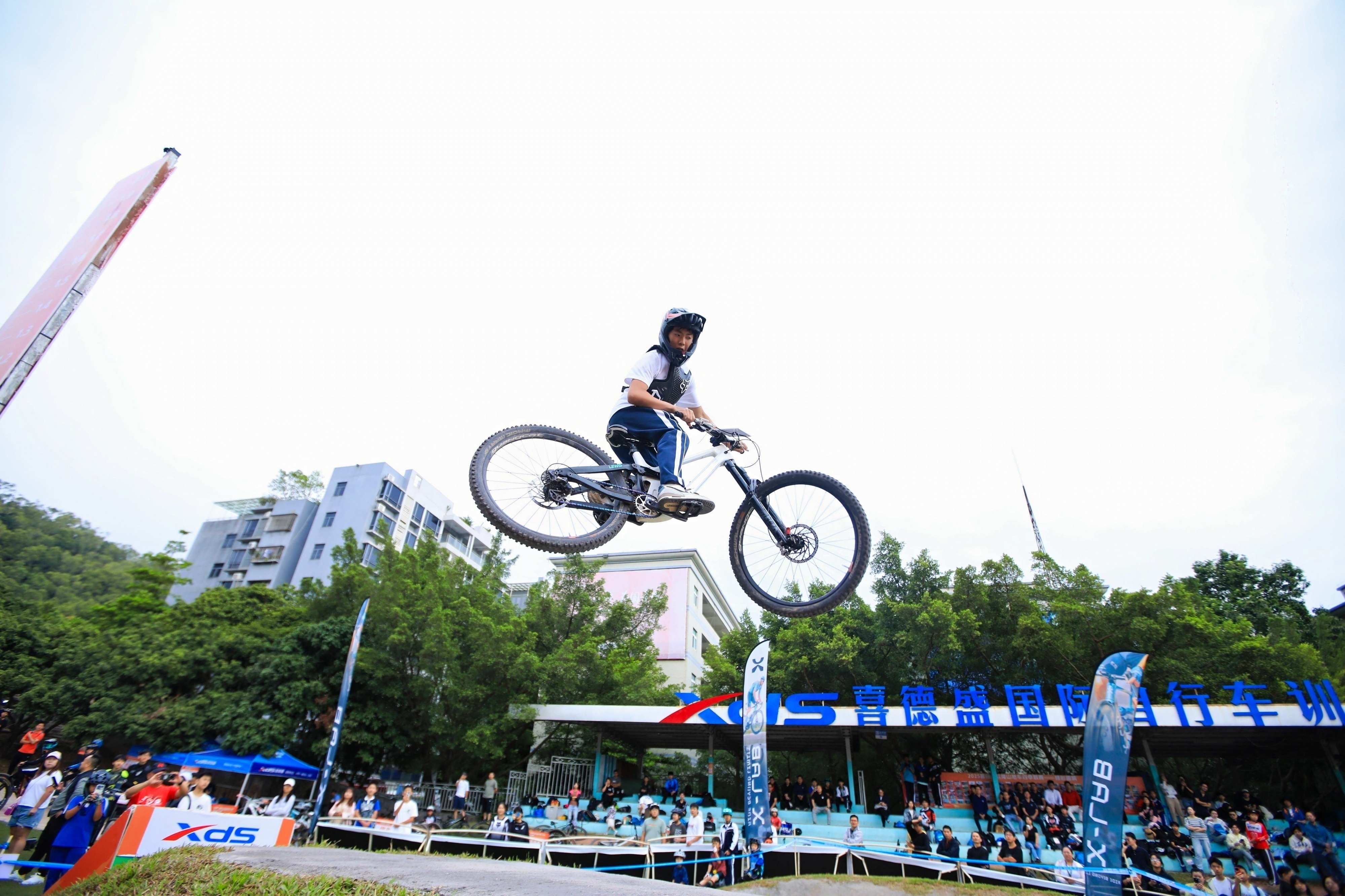 「輪峰杯」2025喜德盛軟尾山地車四季聯(lián)賽秋季賽燃情啟幕