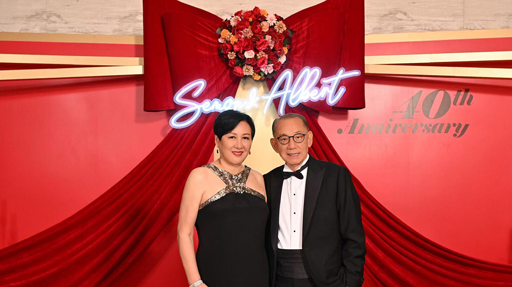 逾300名人紅星賀英皇集團(tuán)主席楊受成伉儷40周年紅寶石婚 謝霆鋒容祖兒Twins張敬軒撐場(chǎng)