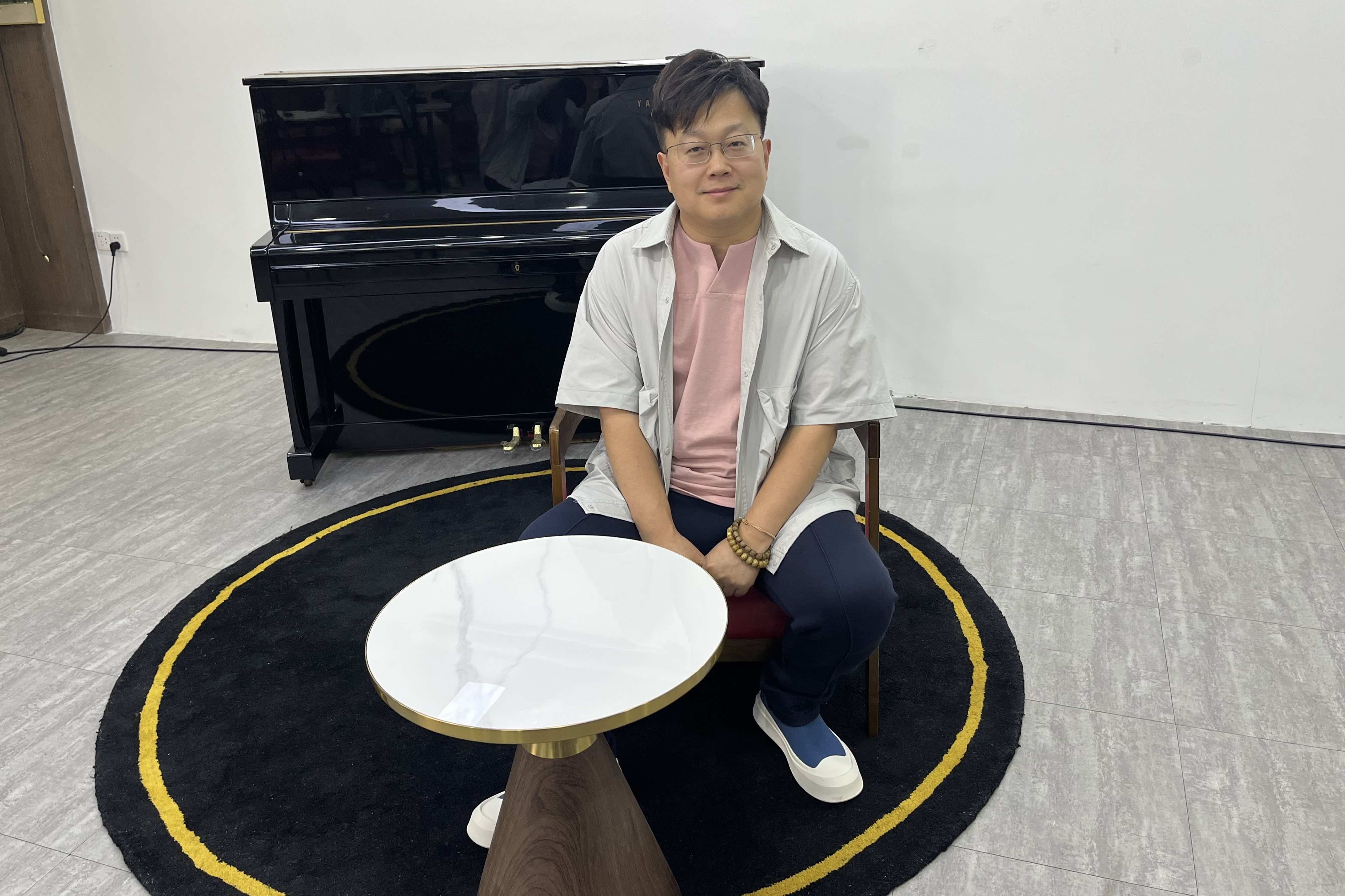  十五運會會歌《氣勢如虹》粵語版監(jiān)製崔軾玄：會歌把拼搏向上的運動精神完美展現(xiàn)出來