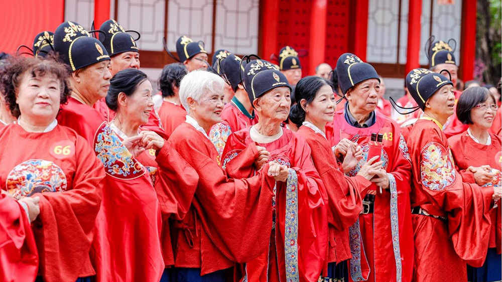 深港兩地金婚銀婚夫婦齊聚深圳舉辦愛(ài)情慶典