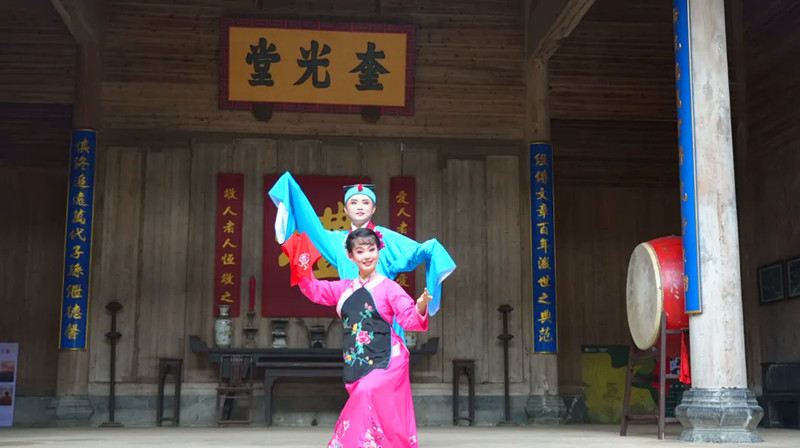皖黟縣：祠堂廣場戲曲悠揚