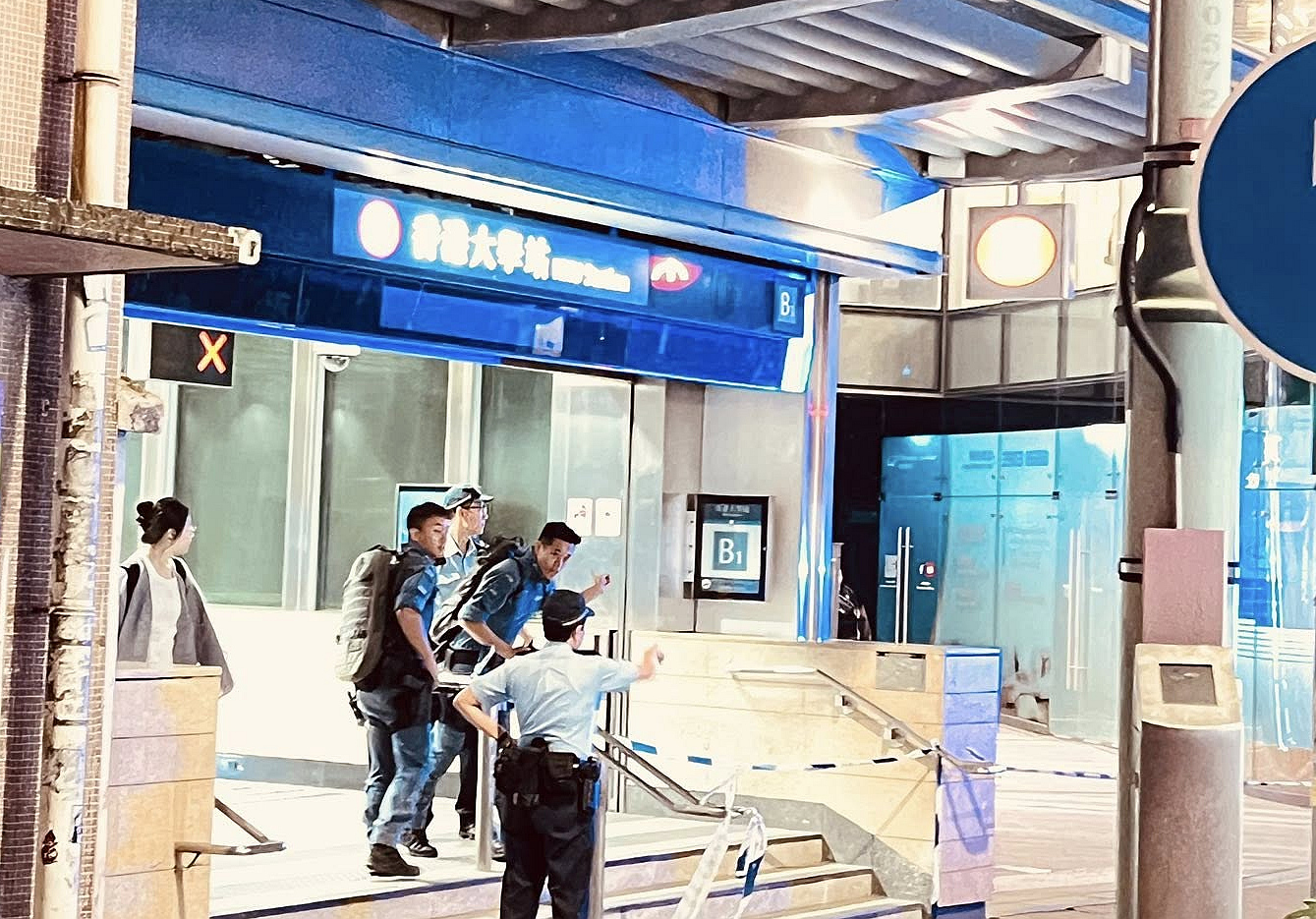 西區(qū)燒味店東主遭襲 負傷追捕刀手300米不支倒地