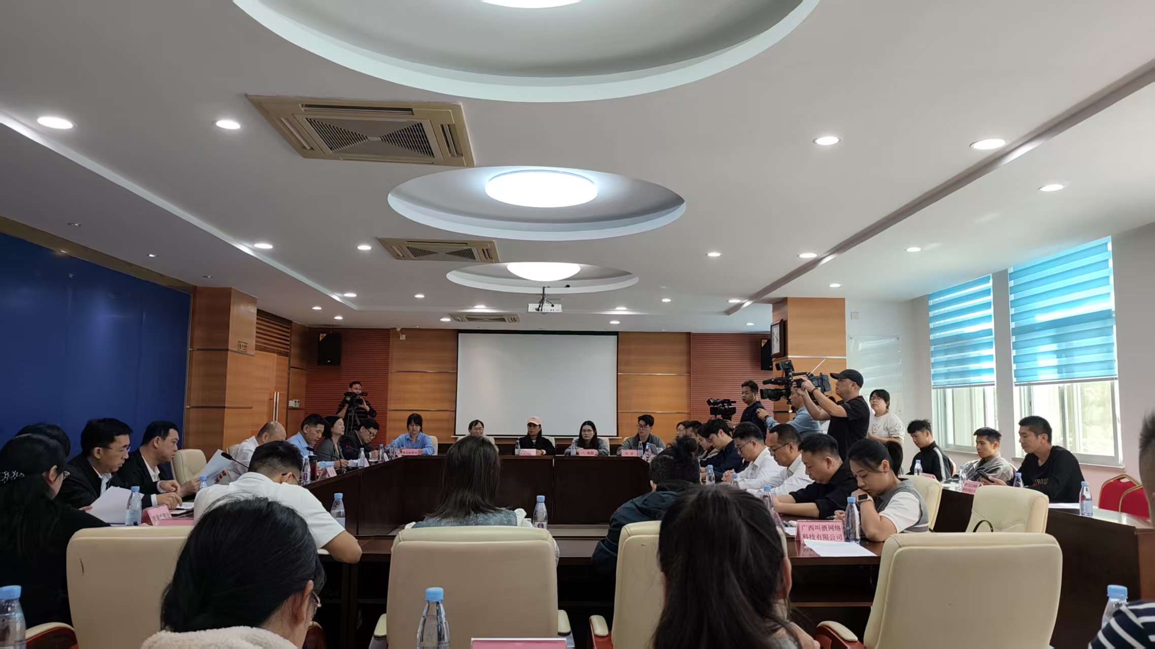 健全平臺經(jīng)濟(jì)監(jiān)管制度 推動廣西平臺經(jīng)濟(jì)高質(zhì)量發(fā)展