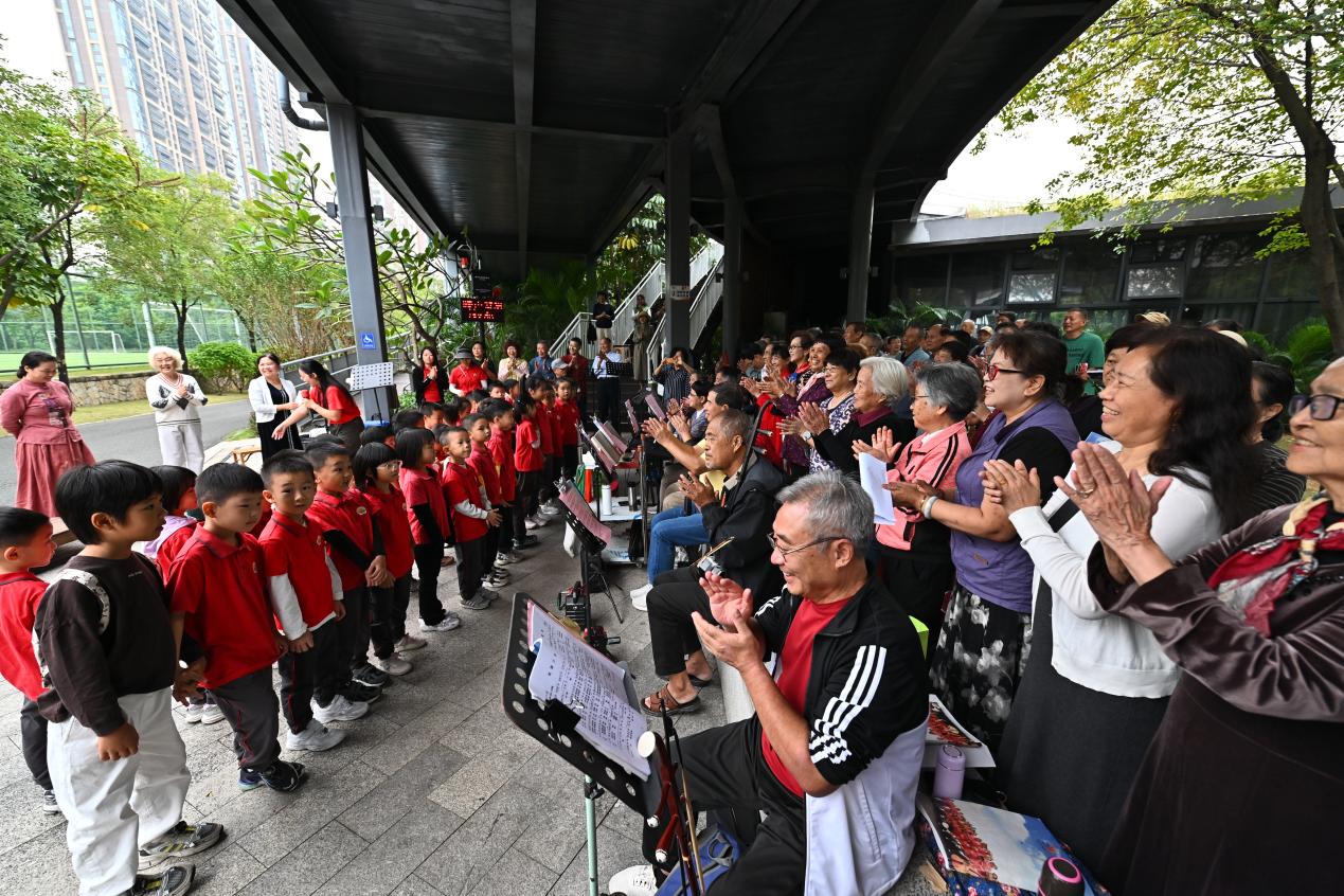 老幼同樂(lè)，以歌傳情，深圳春誦園開(kāi)展重陽(yáng)敬老活動(dòng)