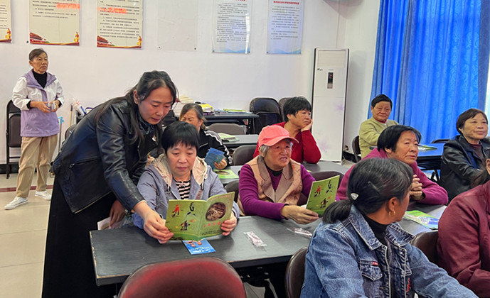 皖黟縣碧陽(yáng)鎮(zhèn)：關(guān)愛「銀齡健康」 送上「重陽(yáng)禮包」