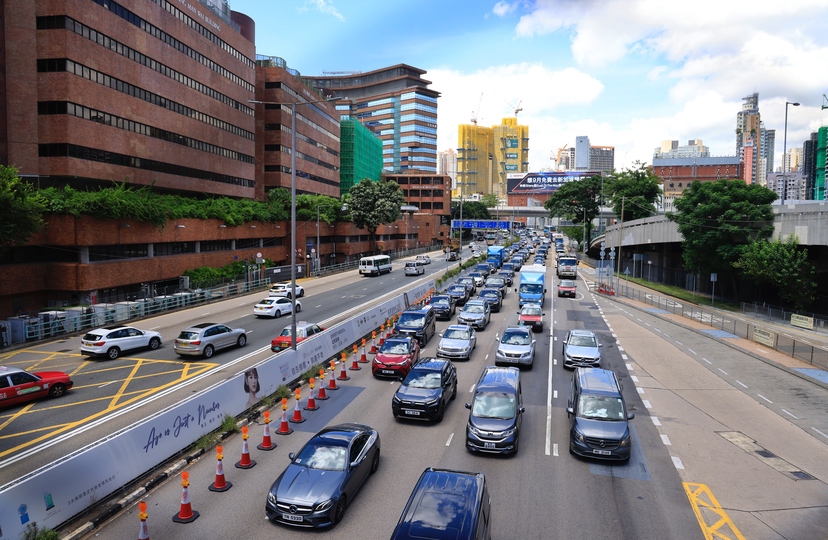 十一月一日起實施電動私家車新牌費 分五階段在六年間調(diào)整