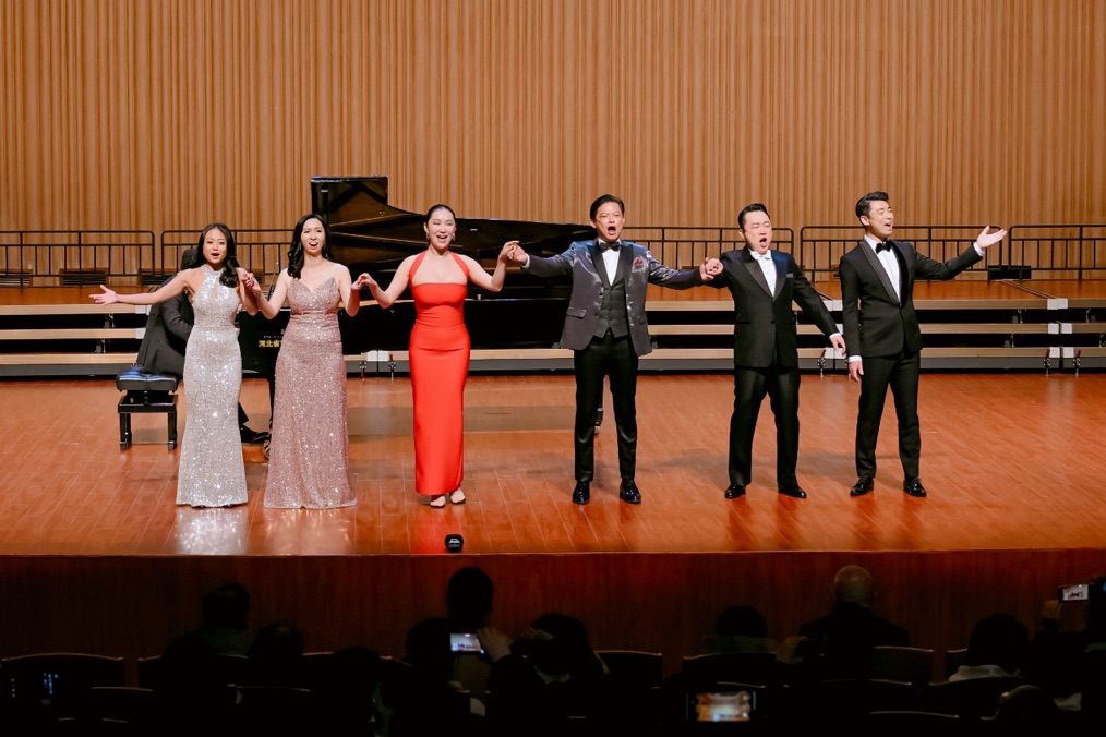 「獅子山下」 香港和石家莊在一起音樂會(huì) 兩地同心共譜文化藝術(shù)新篇章